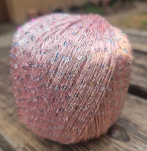 Włóczka,kulka cekinowa Puder